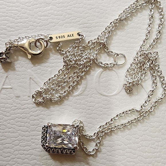 Pandora Rectangular Sparkling Halo Collier Necklace 17.7 IN - Picture 6 of 8